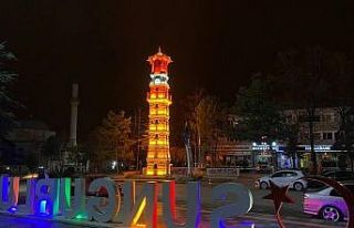 Restorasyonu tamamlanan tarihi Saat Kulesi ışıl...