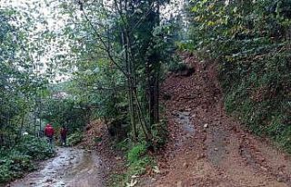 Rize’de heyelan nedeniyle kapanan 2 köy yolu için...