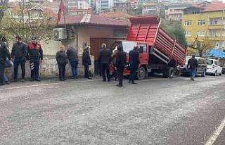 Ruhsatsız işyerinin ekiplerce yıkımına başlandı