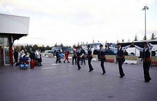 Rus turistler Erzurum’da davul zurna ile karşılandı