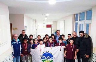 Sakarya Büyükşehir’in haltercileri finale damga...