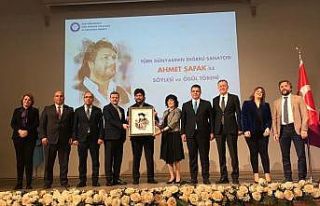 Sanatçı Ahmet Şafak üniversite öğrencileriyle...