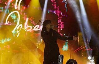 Sanatçı Merve Özbey, Dörtyol’da konser verdi