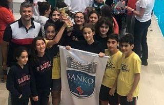 SANKO Okulları öğrencileri yüzmede başarıya...