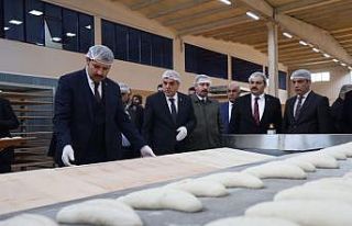 Şanlıurfa’da halk ekmek fabrikasında üretim...