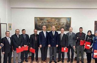 Şartları yerine getiren okullara belgeler verildi