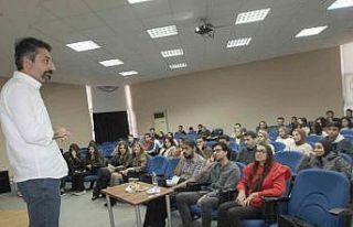 Seslendirme Sanatçısı Şelli: "Vurgu ve tonlama,...