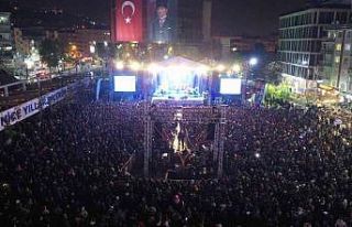 Sevilen sanatçı Şahin Aydınlılara unutulmaz bir...