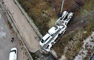 Sıfır araçlar oyuncak araba gibi sağa sola savruldu