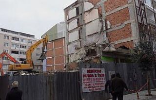 Silivri’de bir bina kentsel dönüşüm nedeniyle...