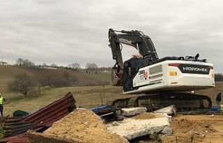 Silivri’de kaçak yapıların yıkım işlemleri...
