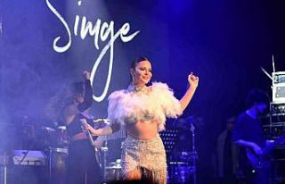 Simge Bursa’yı coşturdu