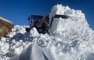 Şırnak’ta kar kalınlığı yer yer 2 metreyi...