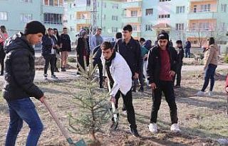 Sivas’ta özel çocuklar için fidan dikildi