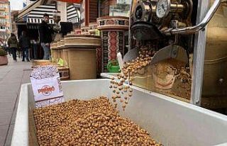 Soğuk havada kokusu ve dumanı sokağa dağılan...