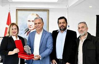 Sokaklar araç kiralama şirketlerinin park yeri olmaktan...