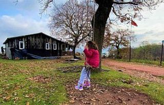 Son Yörükler kendi elleriyle yaptıkları evi yine...