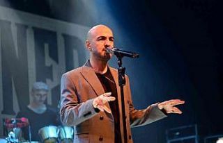 Soner Sarıkabadayı’nın Bursa’da sevenleriyle...