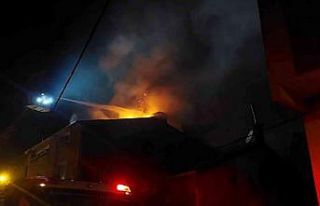 Sultanbeyli’de alevler geceyi aydınlattı: 3 katlı...