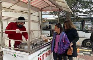 Sungurlu Belediyesi’nden ’Bardakta çorba’ ikramı