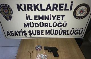 Şüphe üzerine durdurulan 5 kişi de uyuşturucu...