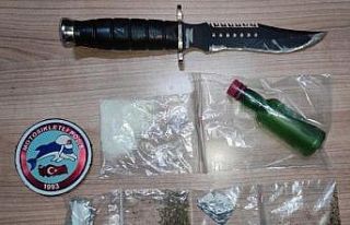 Şüpheli şahısların üzerinden silah, bıçak...