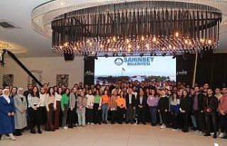 Tahmazoğlu, Kayseri’de okuyan Şahinbeyli öğrencilerle...