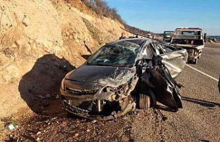 Takla atan otomobilden yara almadan çıktı