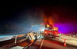 Takla atıp hurdaya dönen otomobilde anne ve çocuğu...