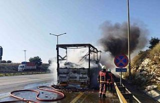 Tekstil yüklü tır yandı