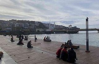 Termometreler 17 dereceyi gösterdi, vatandaşlar...