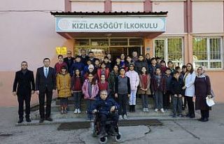 Topladıkları kapaklarla tekerlekli sandalye aldılar