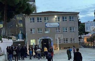 Topu almak için çıktığı ağaçtan düşen öğrenci...