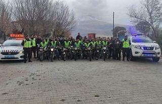 Trafik jandarması motosiklet sürücülerine reflektif...
