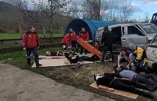 Trafik kazası tatbikatı gerçeği aratmadı