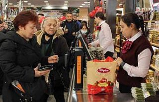 Tuğba Kuruyemiş 103. şubesini İzmir’de hizmete...