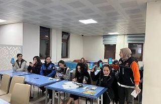 Tunceli’de polis ekipleri vatandaş ve öğrencileri...