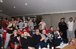 Tutuk, Dünya Kupası finalini üniversite öğrencileriyle...