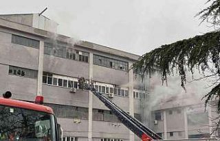 Ümraniye’de mobilya imalathanesinde korkutan yangın