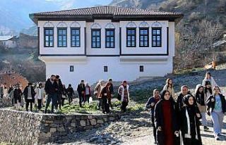 Üniversite öğrencileri tarihi Süleymaniye mahallesini...