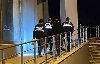 Üniversite öğrencisi 13. kattan düşerek hayatını...
