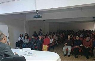 Üniversitede edebiyat ve şiir söyleyişi