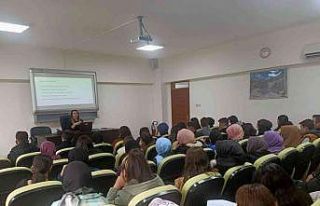 Üniversitede “İnternet Bağımlılığı” Konferansı