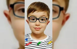 Üzerine kale direği düşen 8 yaşındaki minik...