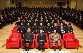 Vali Çağatay, tecrübelerini polis adaylarıyla...