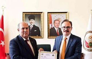 Vali Kızılkaya’dan Kaymakam Ünal’a başarı...