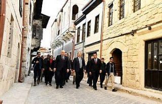 Vali Pehlivan Tarsus ilçesinde temaslarda bulundu