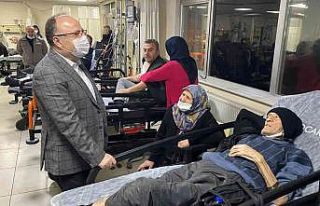 Vali Tutulmaz hastaları ve sağlık çalışanlarını...