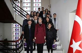 Vali Yiğitbaşı, gençlerin kariyer planlarını...