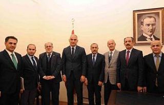 Van milletvekilleri turistik Van Gölü Ekspresi için...